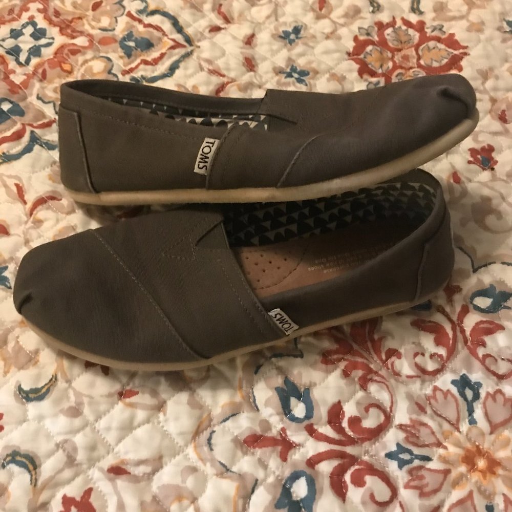 Olive green Toms